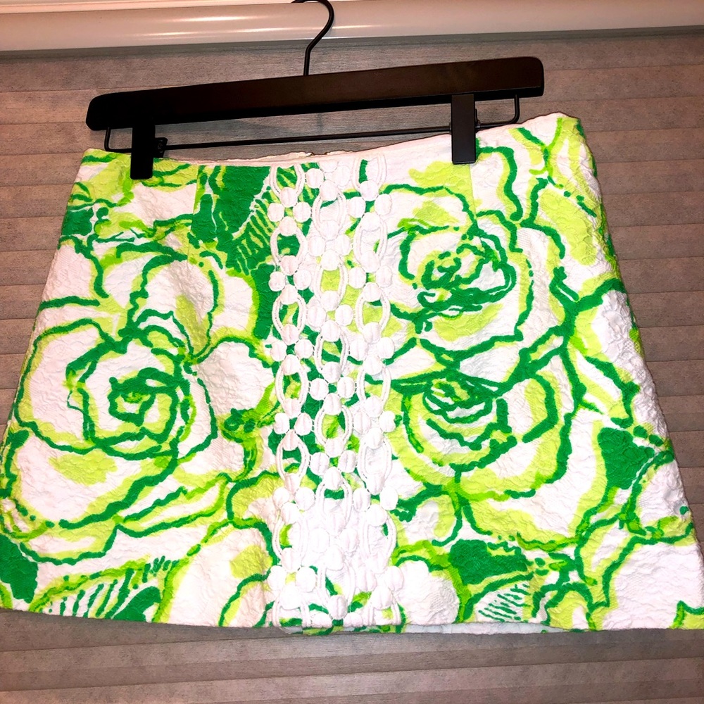 Lilly Pulitzer mini skirt size 6.